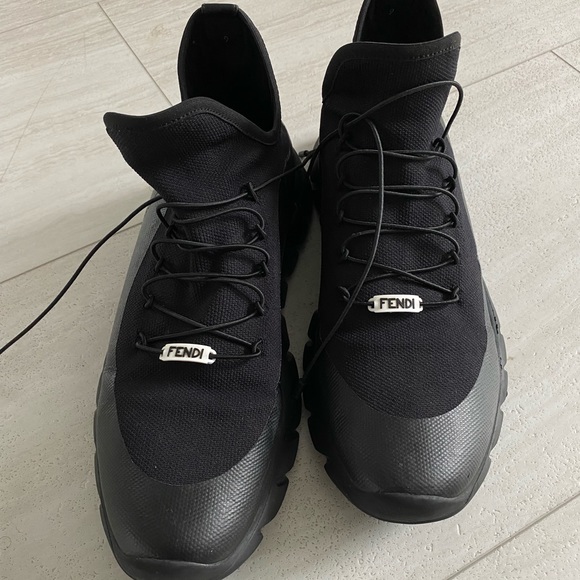 Black fendi in very good condition - Picture 2 of 3